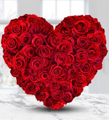 heart shaped red roses roses